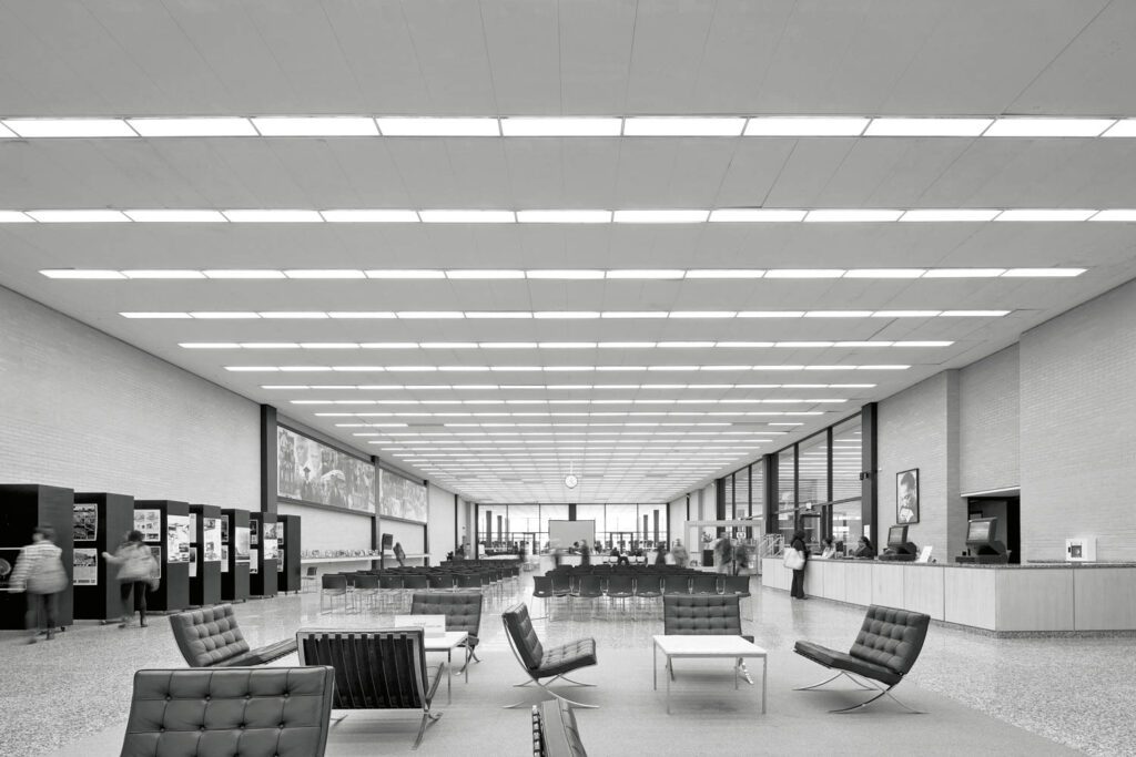 大厅大厅 预翻新 配有Mies百科全书百科全书