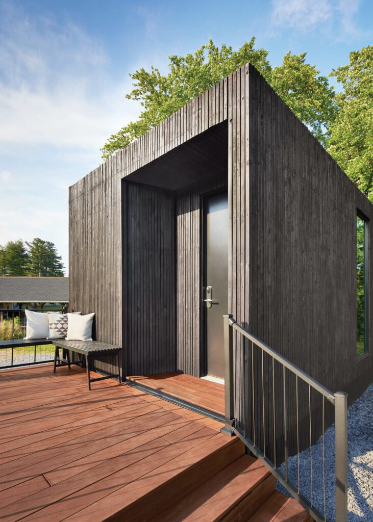 HurleyHouse概念由Miving今年夏天在纽约Hudson河谷开业设计,它与BenaroshStudio和建筑师Steven Chen一起设计,由SG块编造,配有热改可持续木板