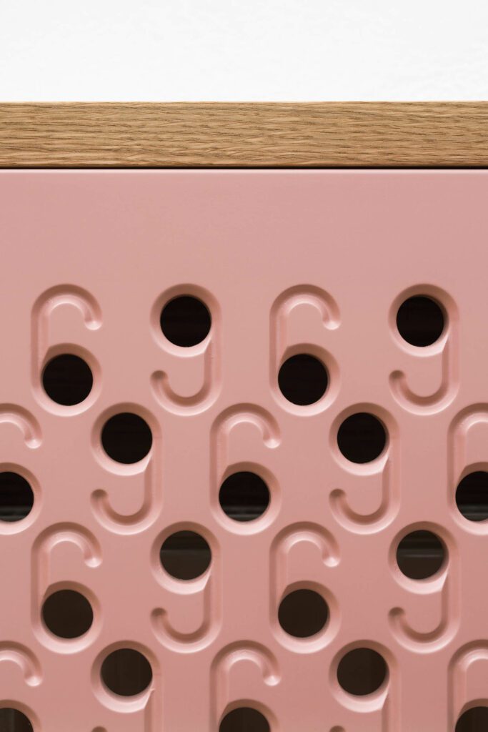 点定粉红色覆盖数