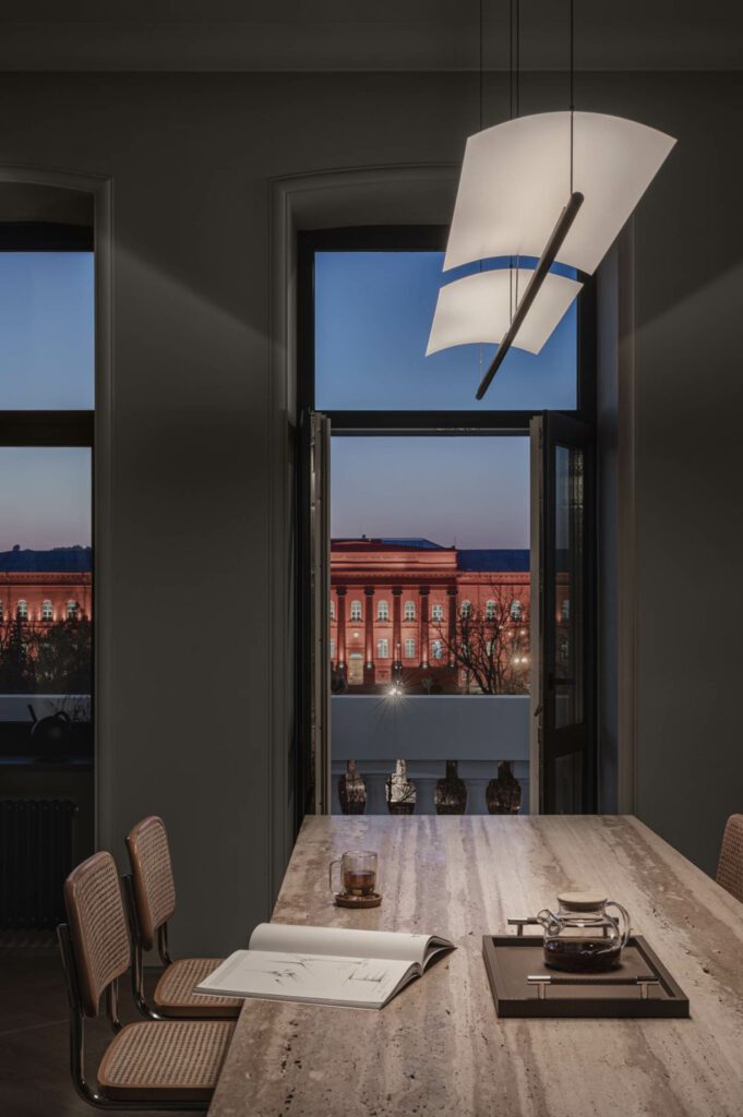 市际天线显示在博格达诺瓦局外