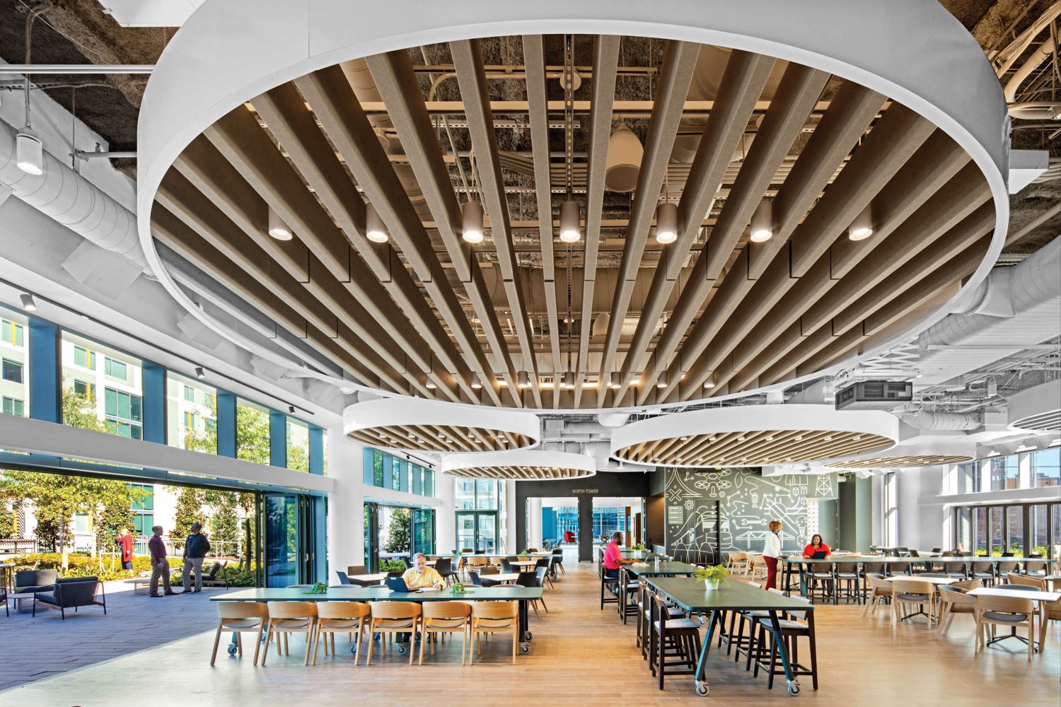 由Daniele LoScalzo Moseri提供黑凳并开通一面梯田