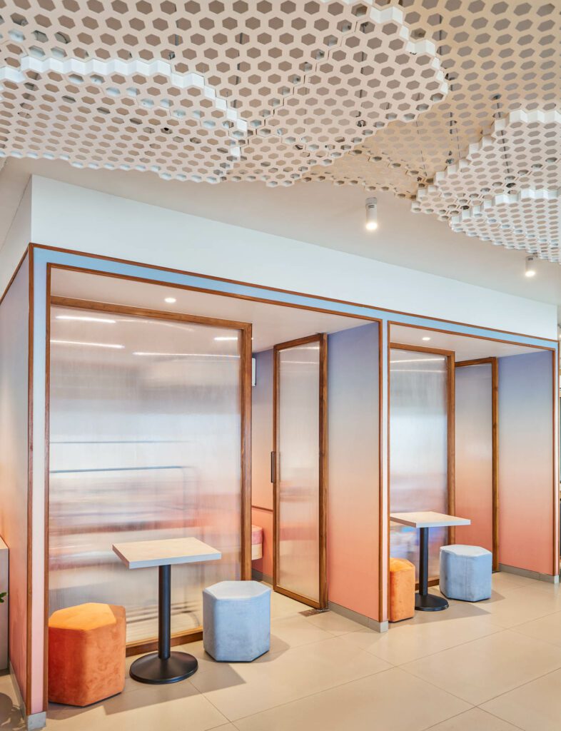 安装继续靠近会议播客