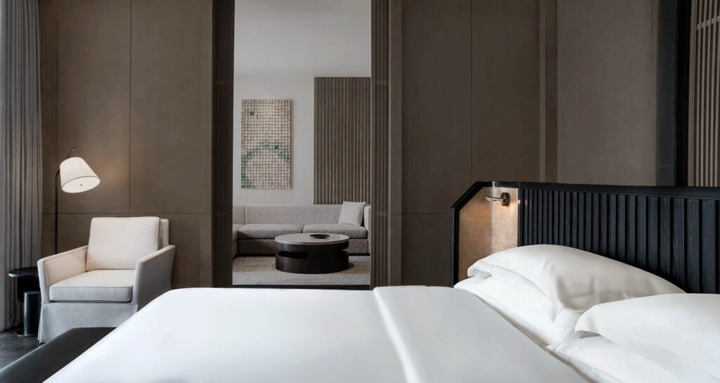 115客房内所有家具、配件和固定装置均定制