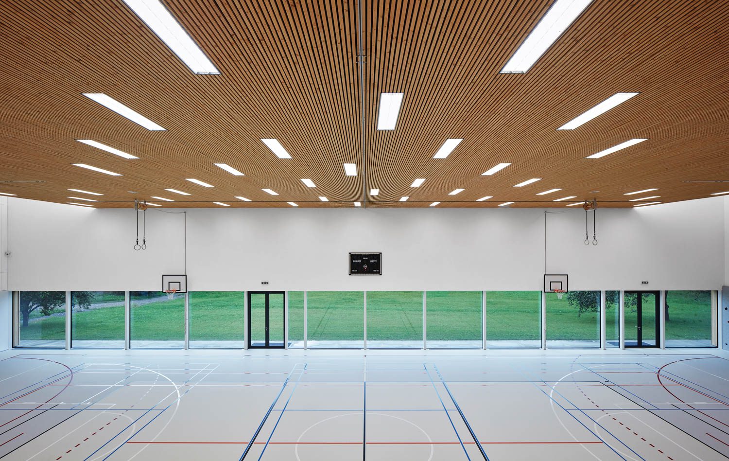 11月Hrozenkov小学体育馆