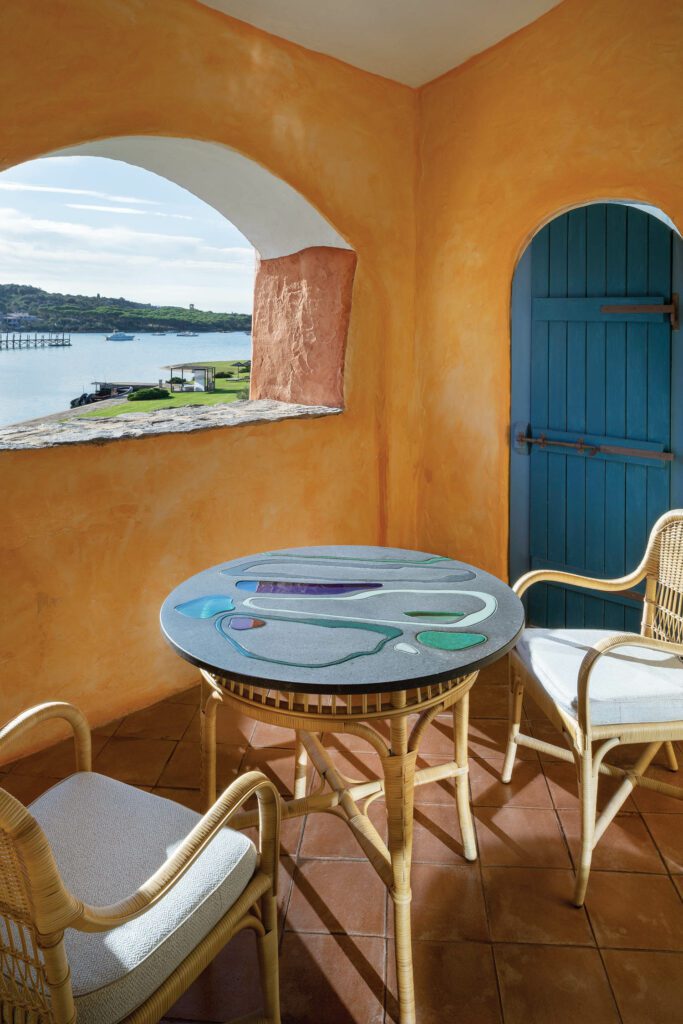 恢复型stucco在客房阳台新木工