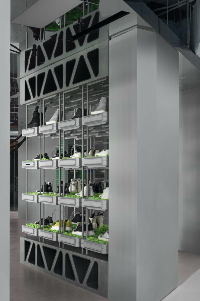 Sneakers休息 显示地板faux