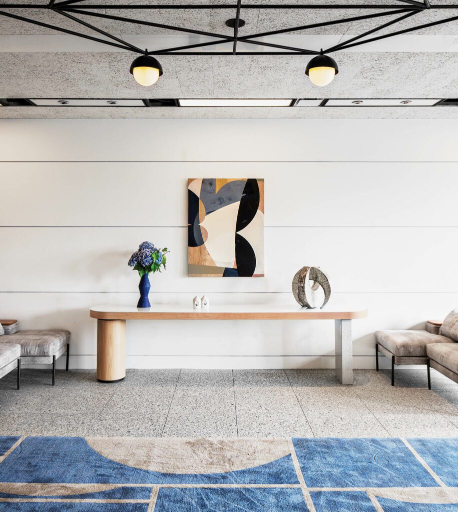 加入Celia Johnson的画职前空间是座椅、天花板固定式、控制台和地毯全由荷兰东设计定制