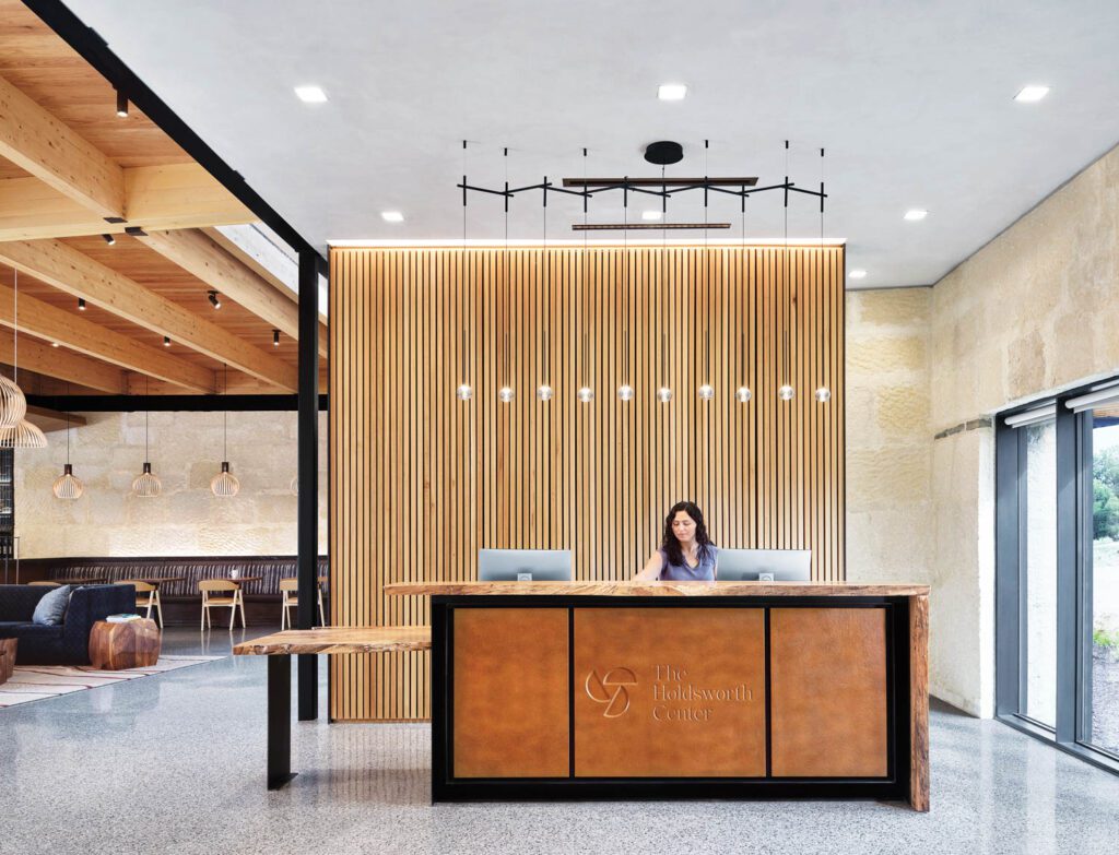 主接收台定制实屏和黑钢插入皮革嵌入并配有himlock-sclat分区