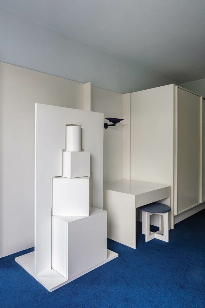 主卧室自由站柜