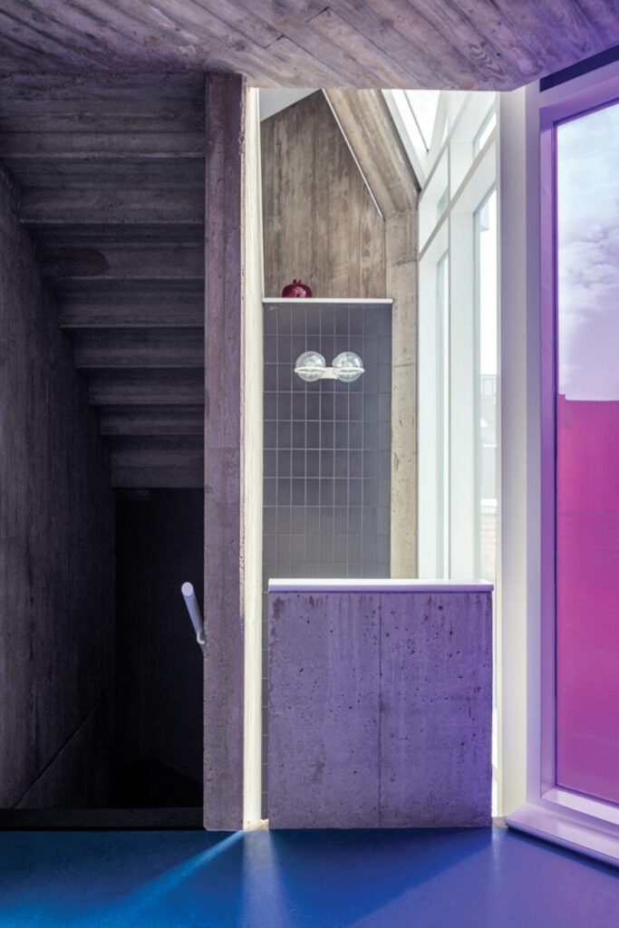 遍历屋子的紫色玻璃