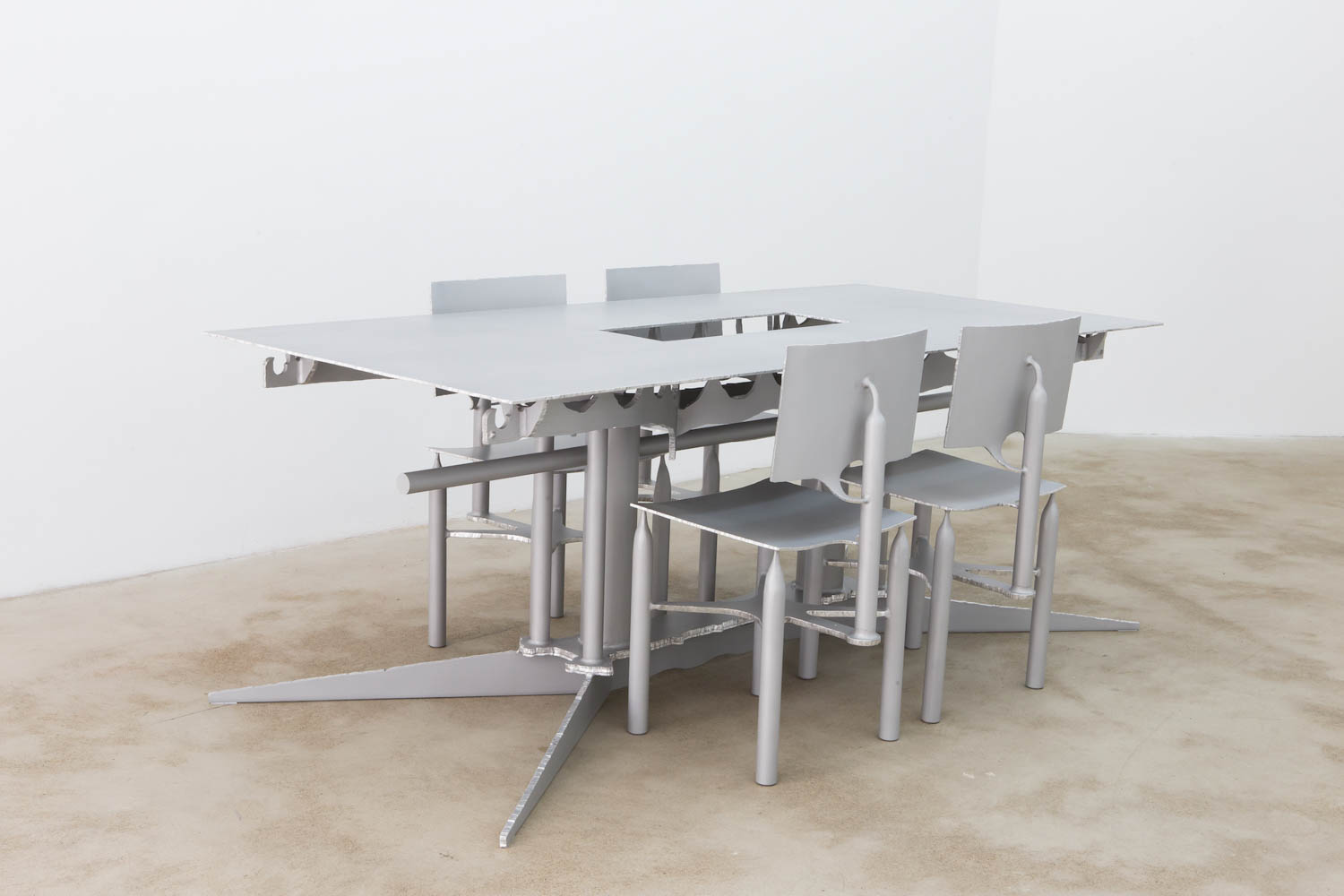 可回收铝组成Teoprie Blandet餐桌设计基础材料