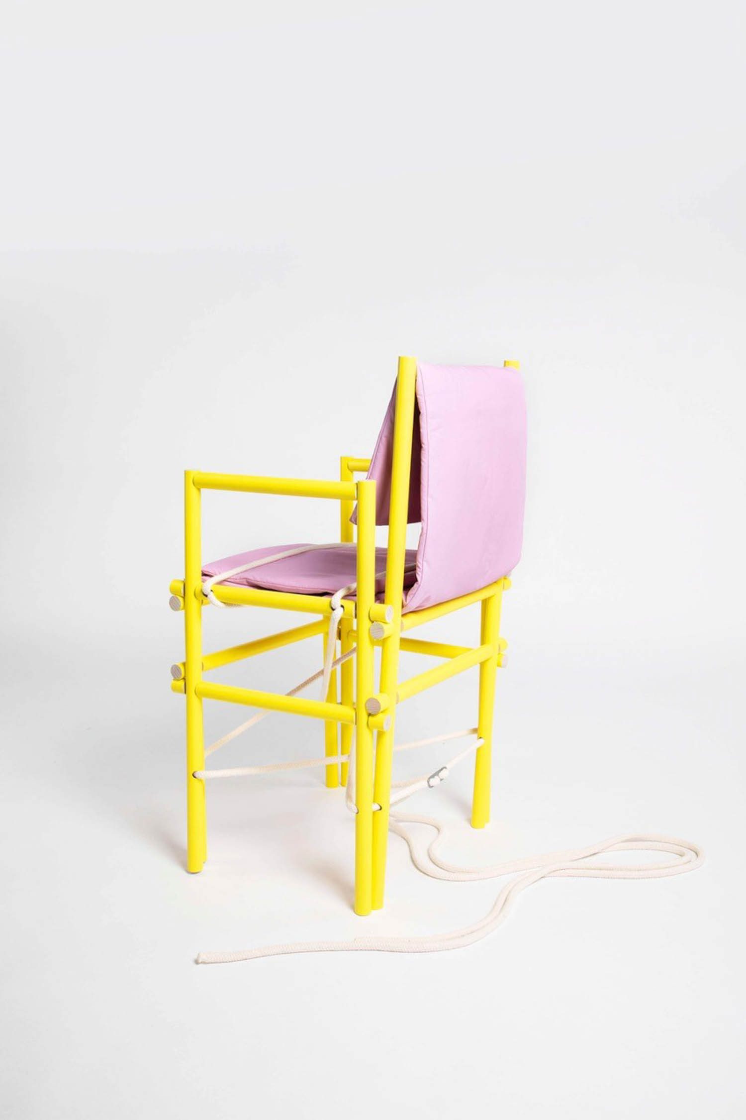 Studio Hanna Kooistra重构传统轮椅折叠挂墙Hanna Kooistra/Maison&Objet