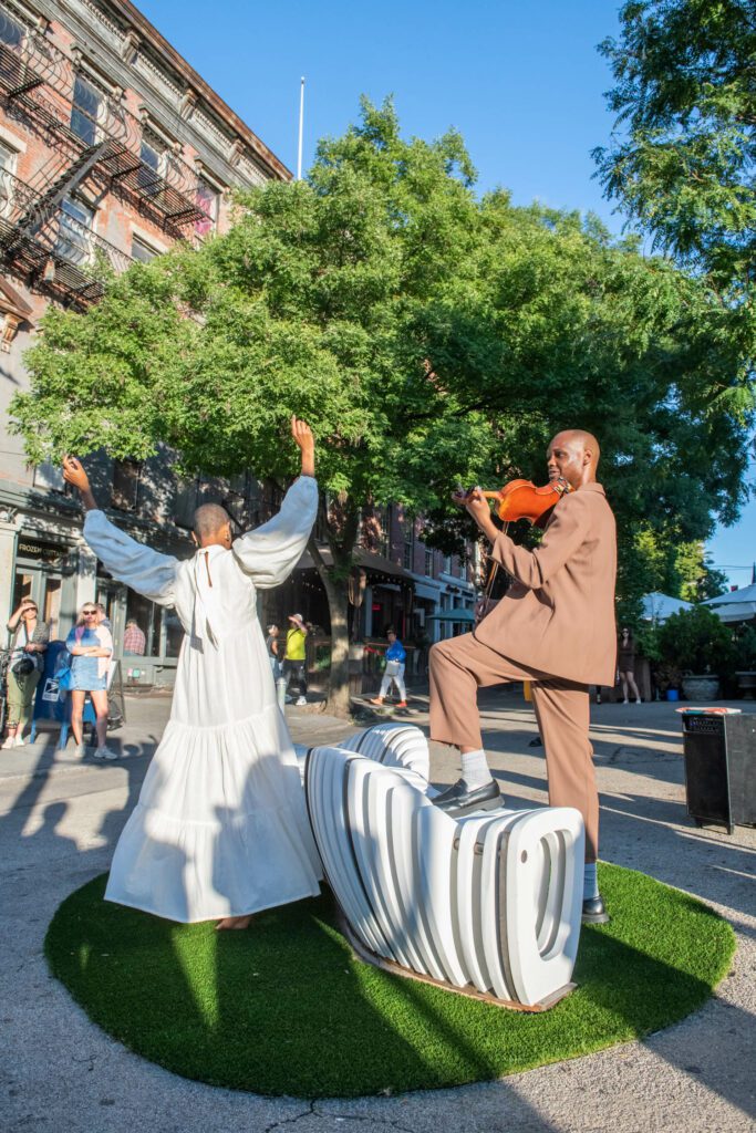 舞蹈家和音乐家提供短剧庆祝Spiral生活摄影业Matthew Carasella