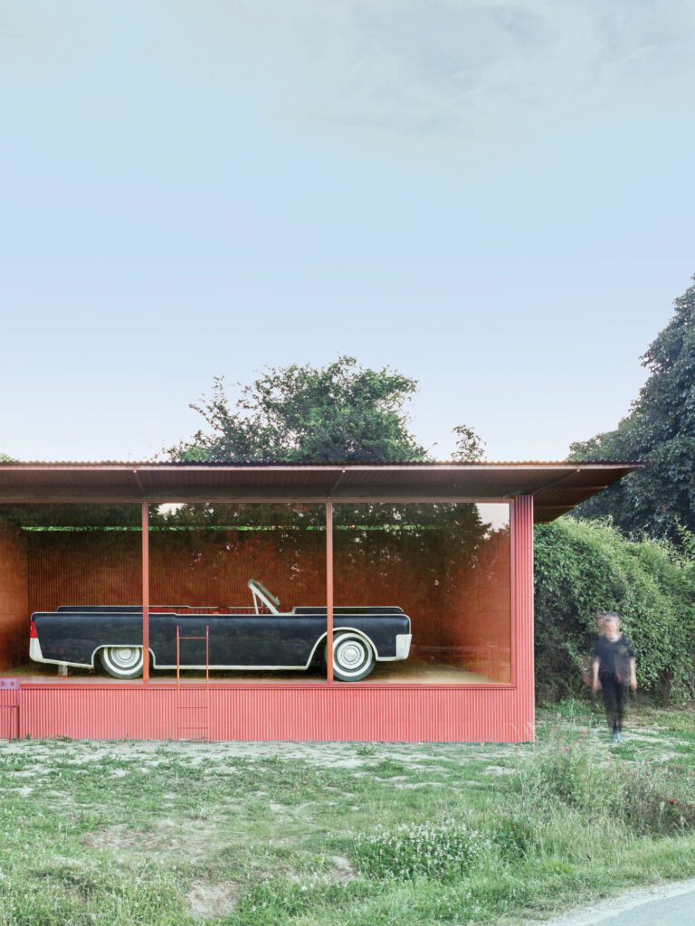 Studio Bourouellec和瓷器制造商Mutina为Pascal Rivet汽车雕塑搭建路边馆