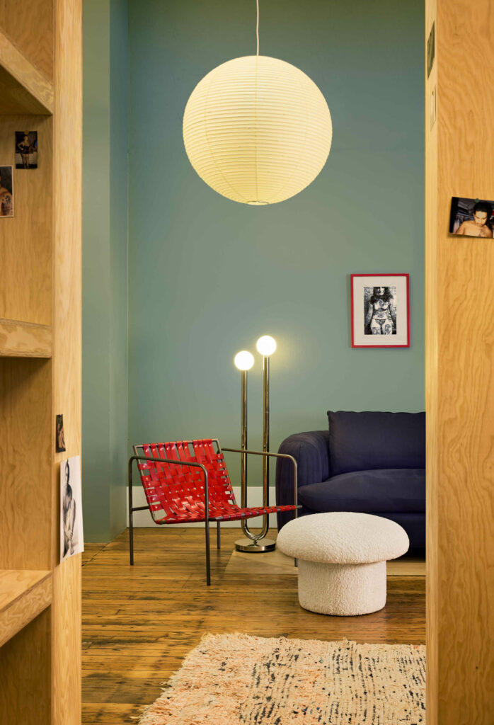 圆形灯笼挂在宾客座椅上 蘑菇装饰院