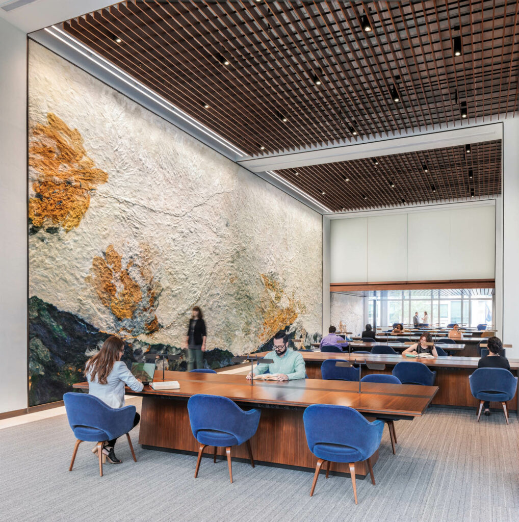 领域变换,2017年Claudy Jongstra在Moelis家庭大阅读室安装