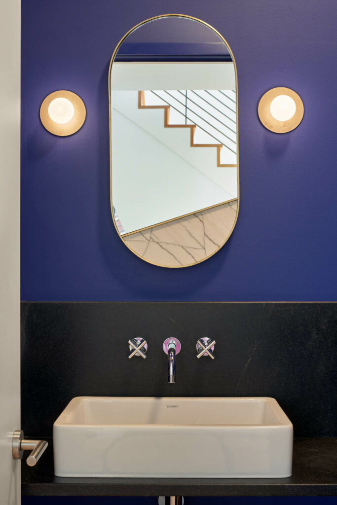 蓝色启发由艺人Yves Klein线混合