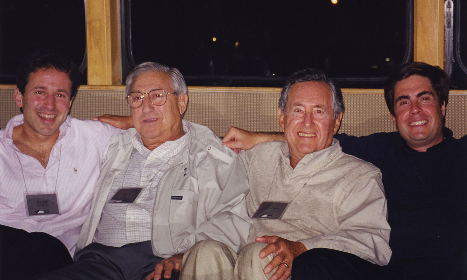 伯尼高登Wolf-Gordon和家属