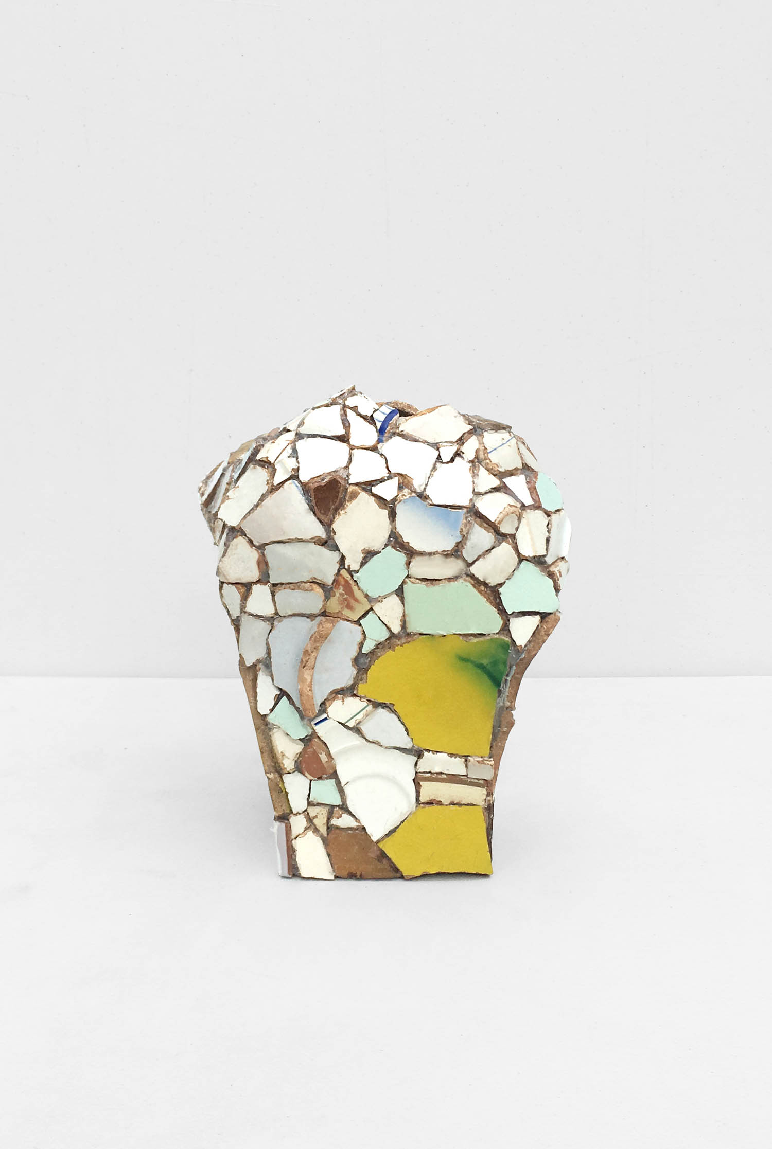 花瓶由西班牙设计师Marta Armangol破镜