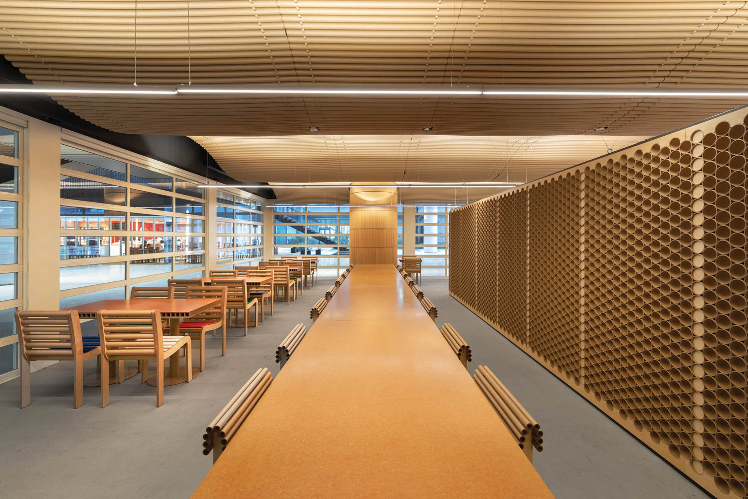 东京意大利餐厅长餐桌