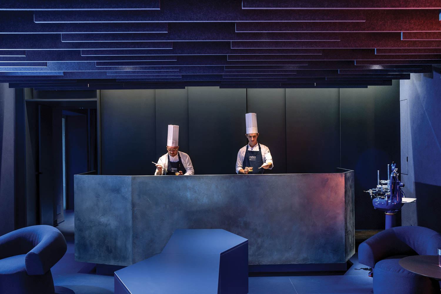 厨师准备Michelin星际餐厅深蓝休息