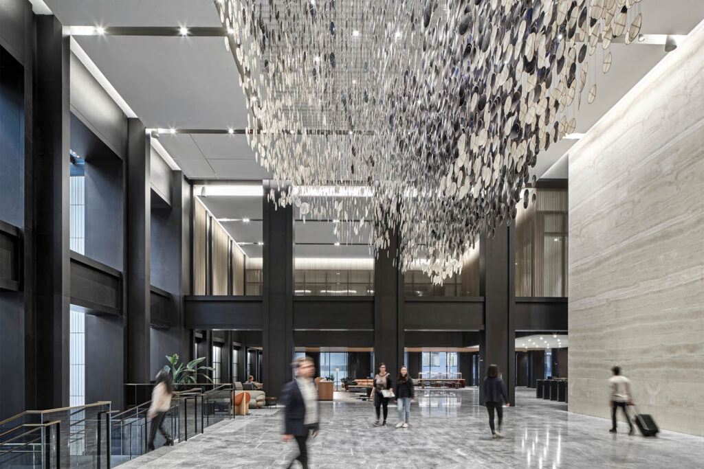 威利斯塔前大厅悬起天花板安装