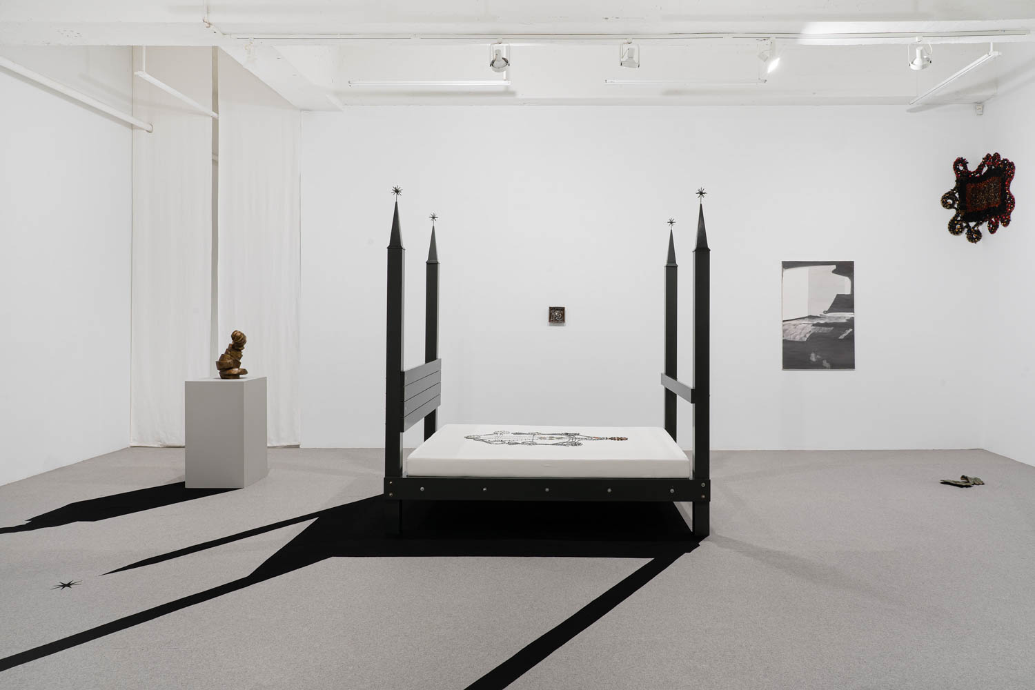 画廊室没有床垫的架子