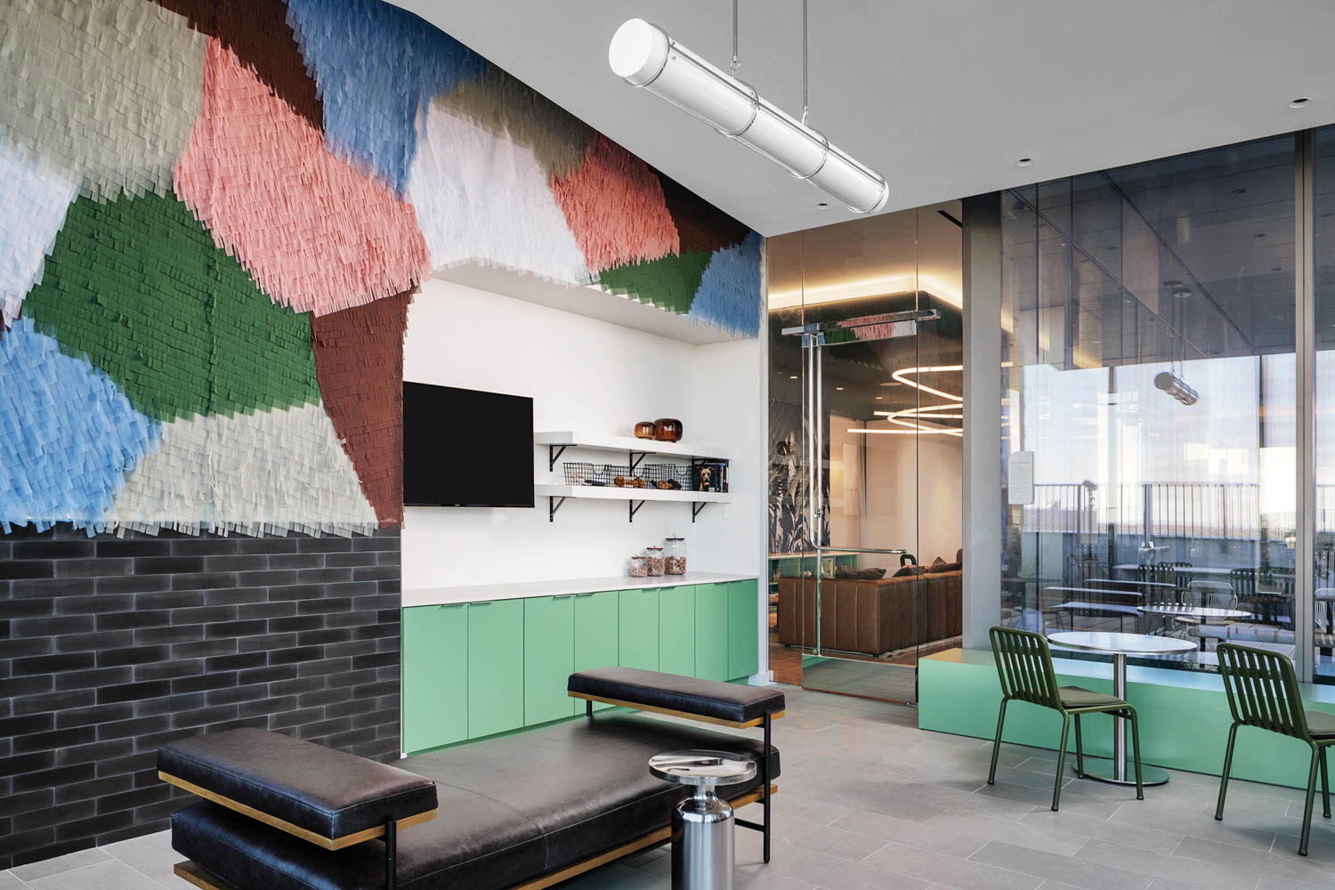 织物挂在大厅咖啡吧