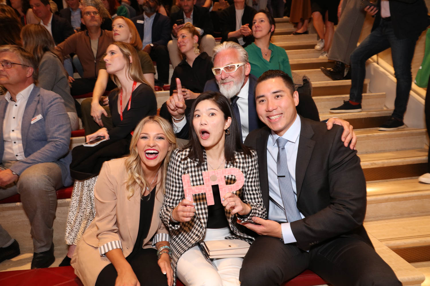 LifeSpan适配队,HealthWellness优胜者:Ampera办公机家具