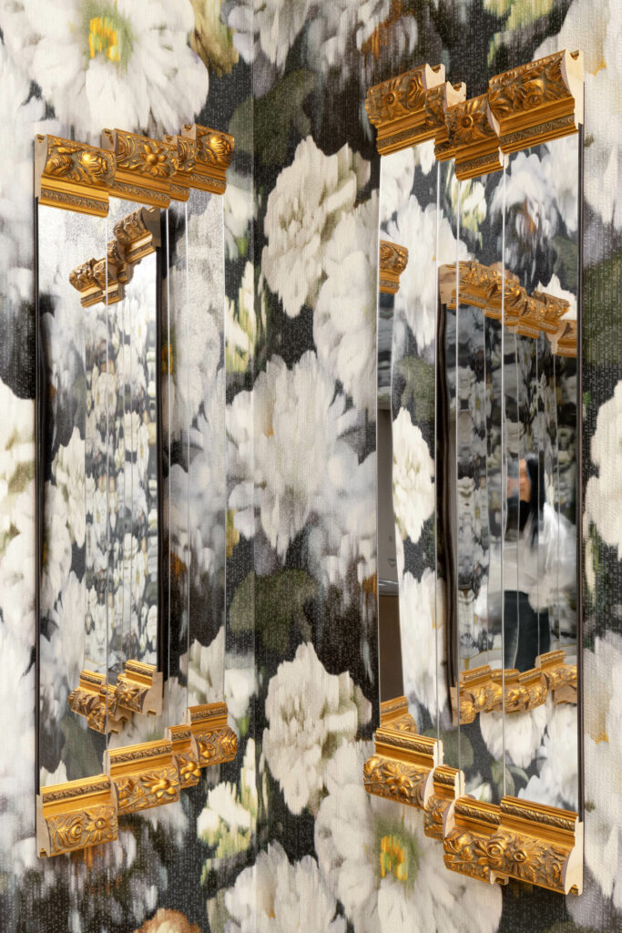 多里安大堂 与破碎镜 引用Oscar Wilde小说