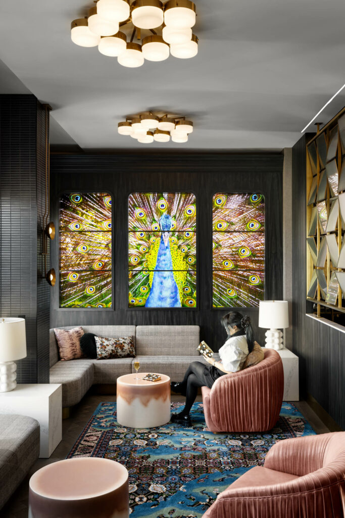 孔雀数字屏幕休息室