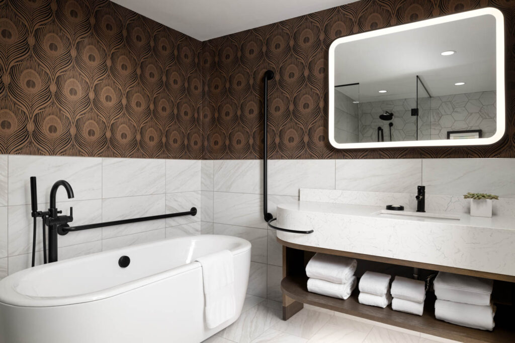 孔雀羽毛浴室壁纸