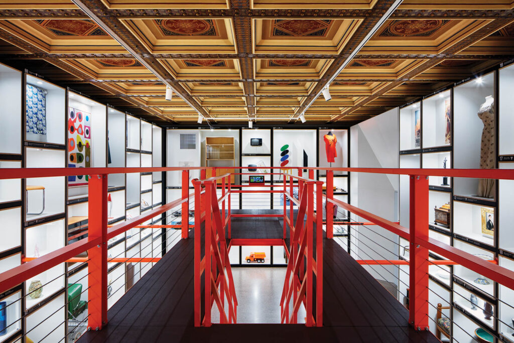 钢观光平台称洞穴,内有捷克工业设计产品视图