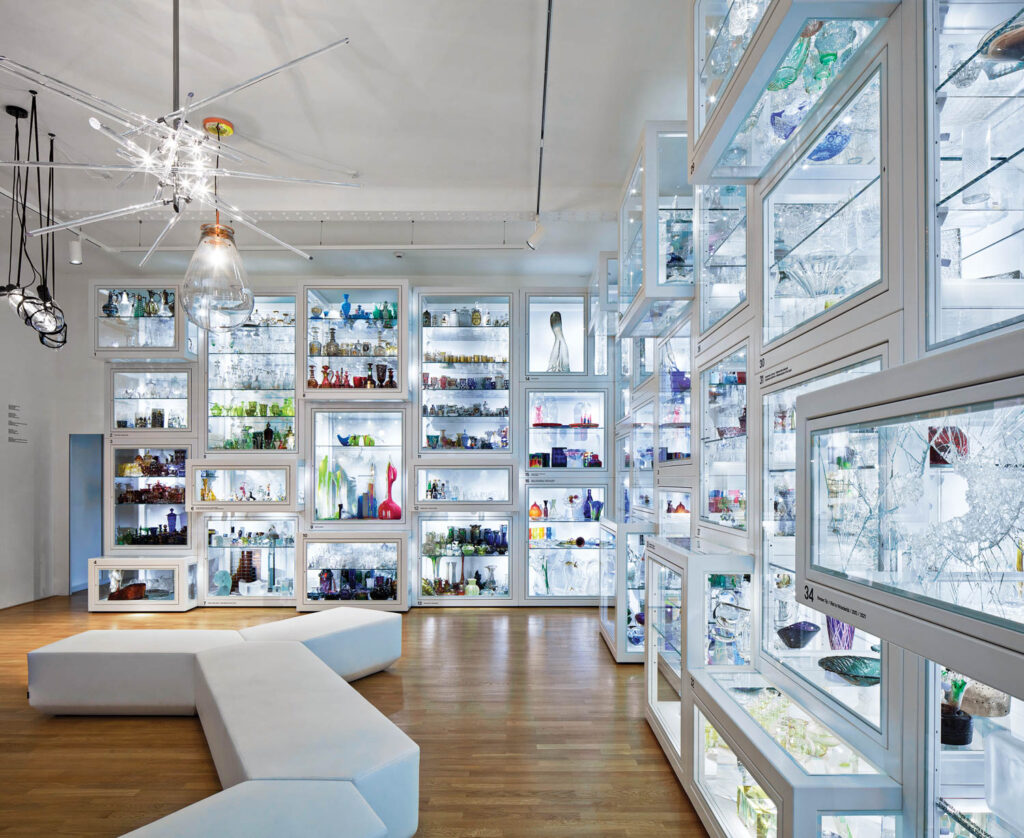 应用艺术博物馆玻璃钢显示例