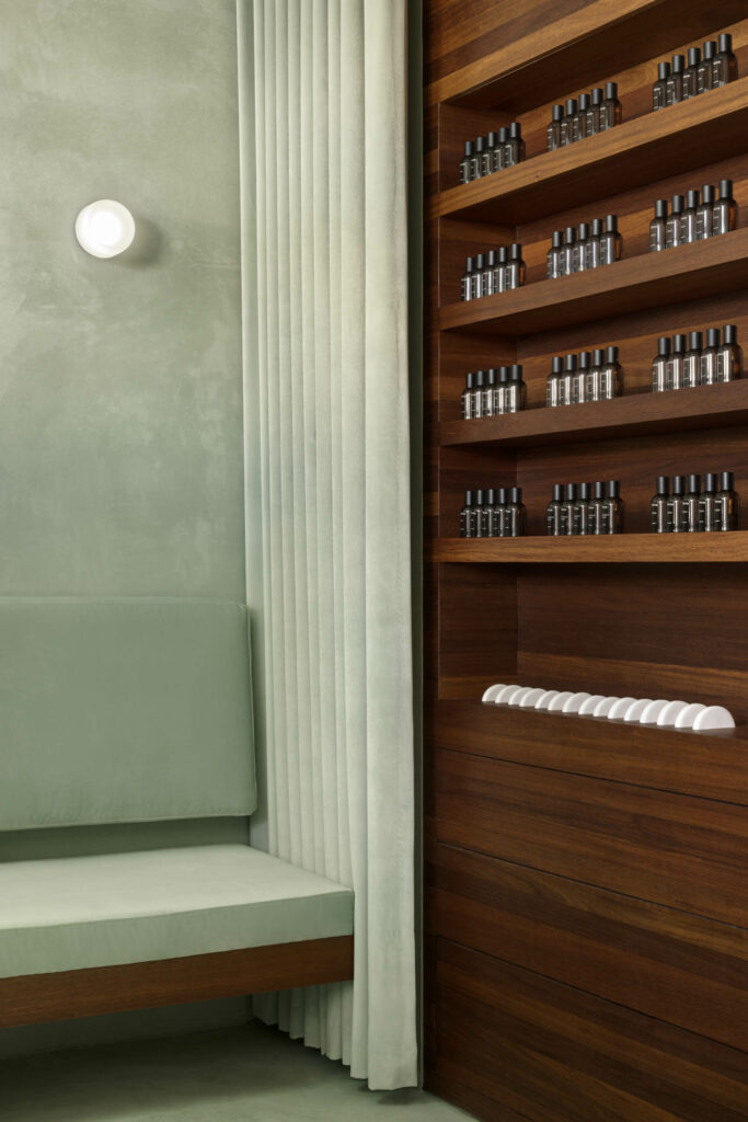 内置存储器架建自Terramai重采Angelique木