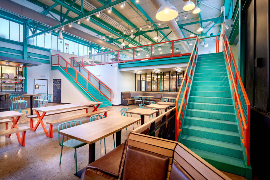 茶叶红画组成这个酿酒空间