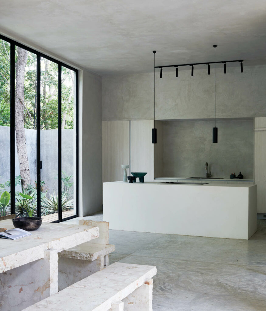 最小化厨房带黑嵌套