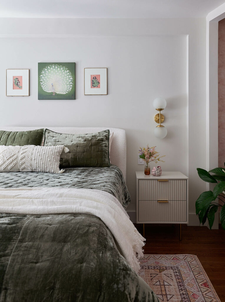 主卧室带土化枕头