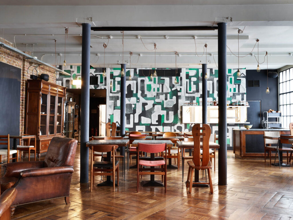 Spring Studios内部办公室内带工业情感