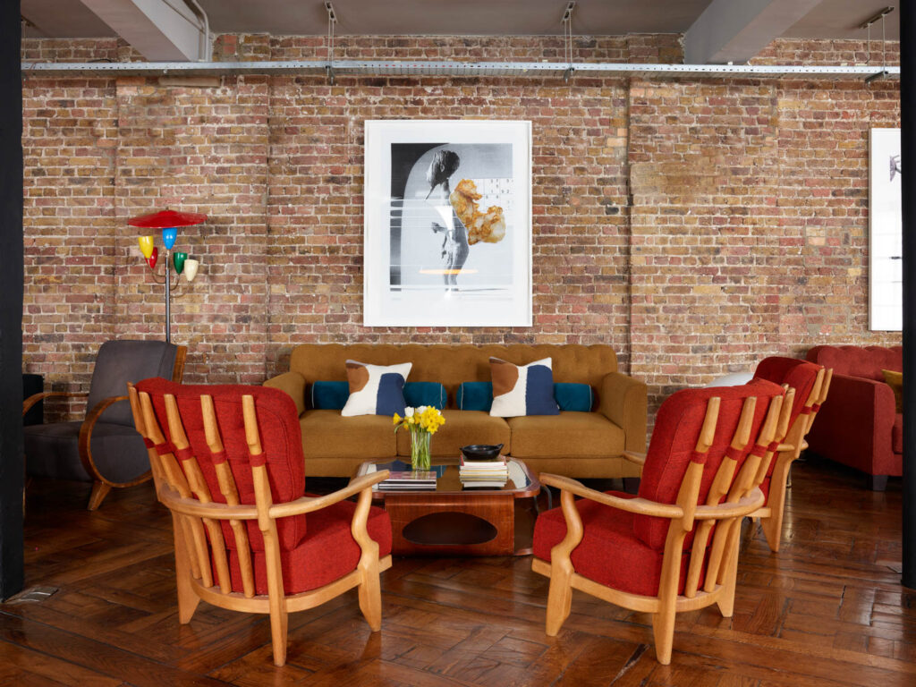 Spring Studios办公楼咖啡馆原创砖墙