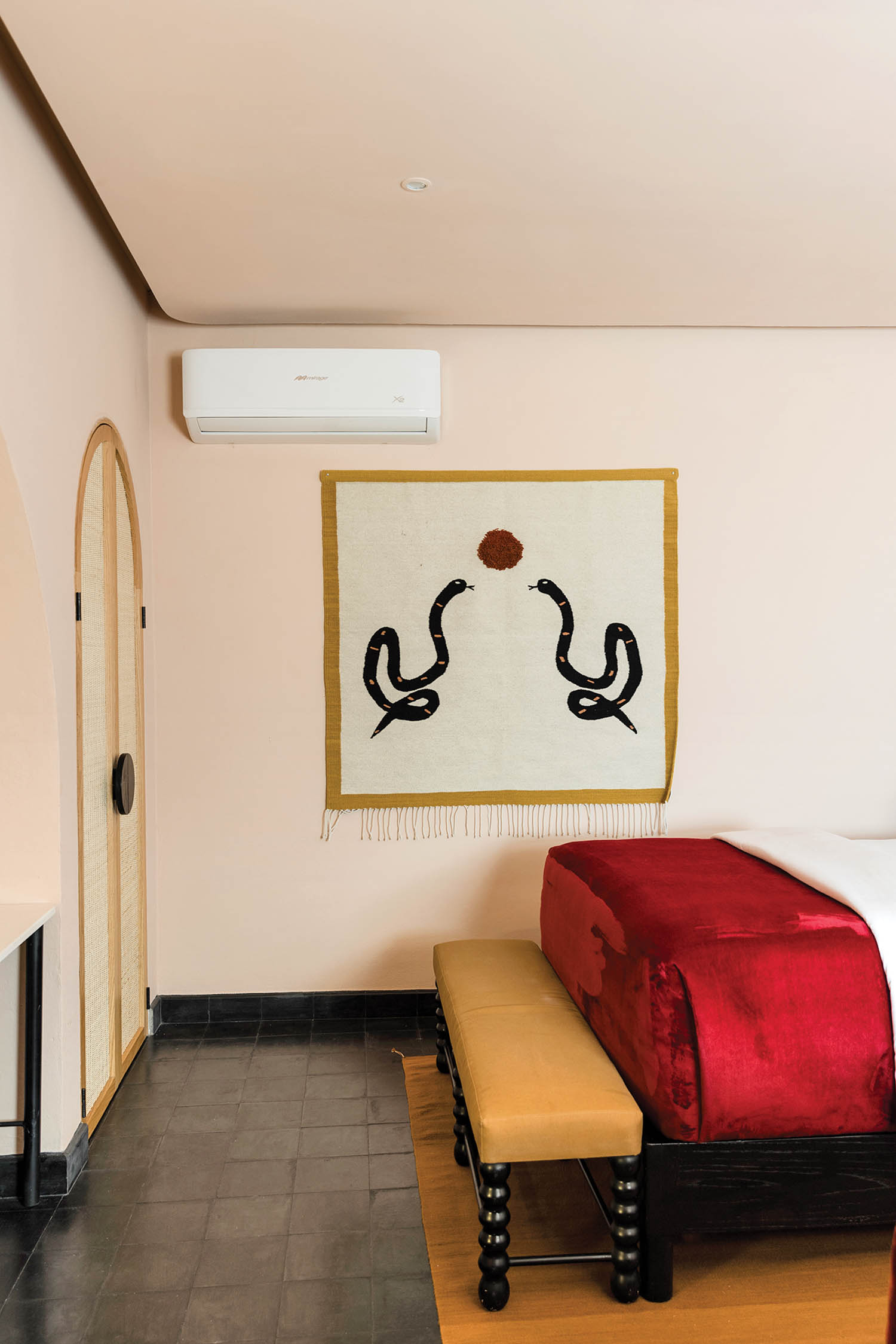 挂在墨西哥宾馆客房墙上