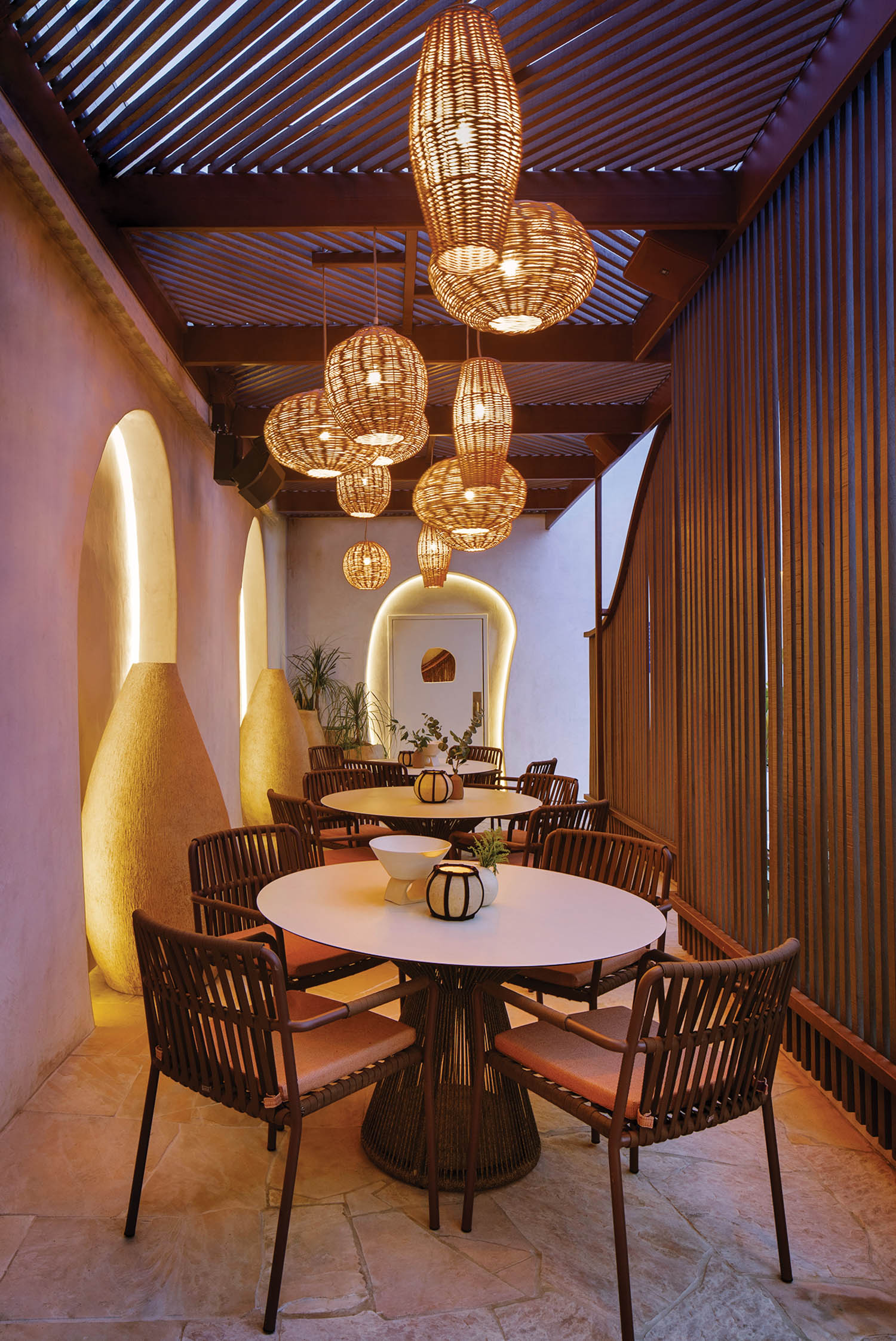 各种圆形嵌套挂上餐桌