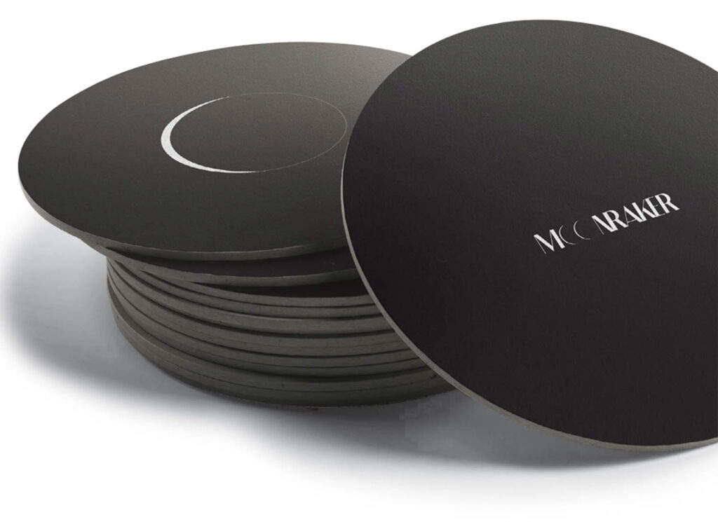 黑岸板滑雪打牌