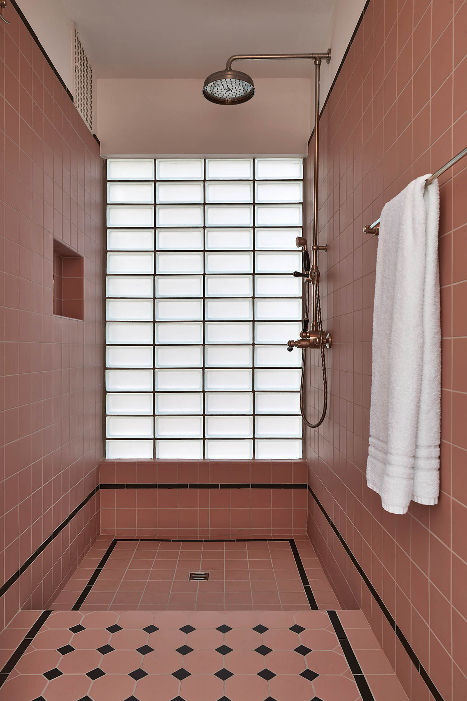 粉黑瓦工作1930年代恢复家