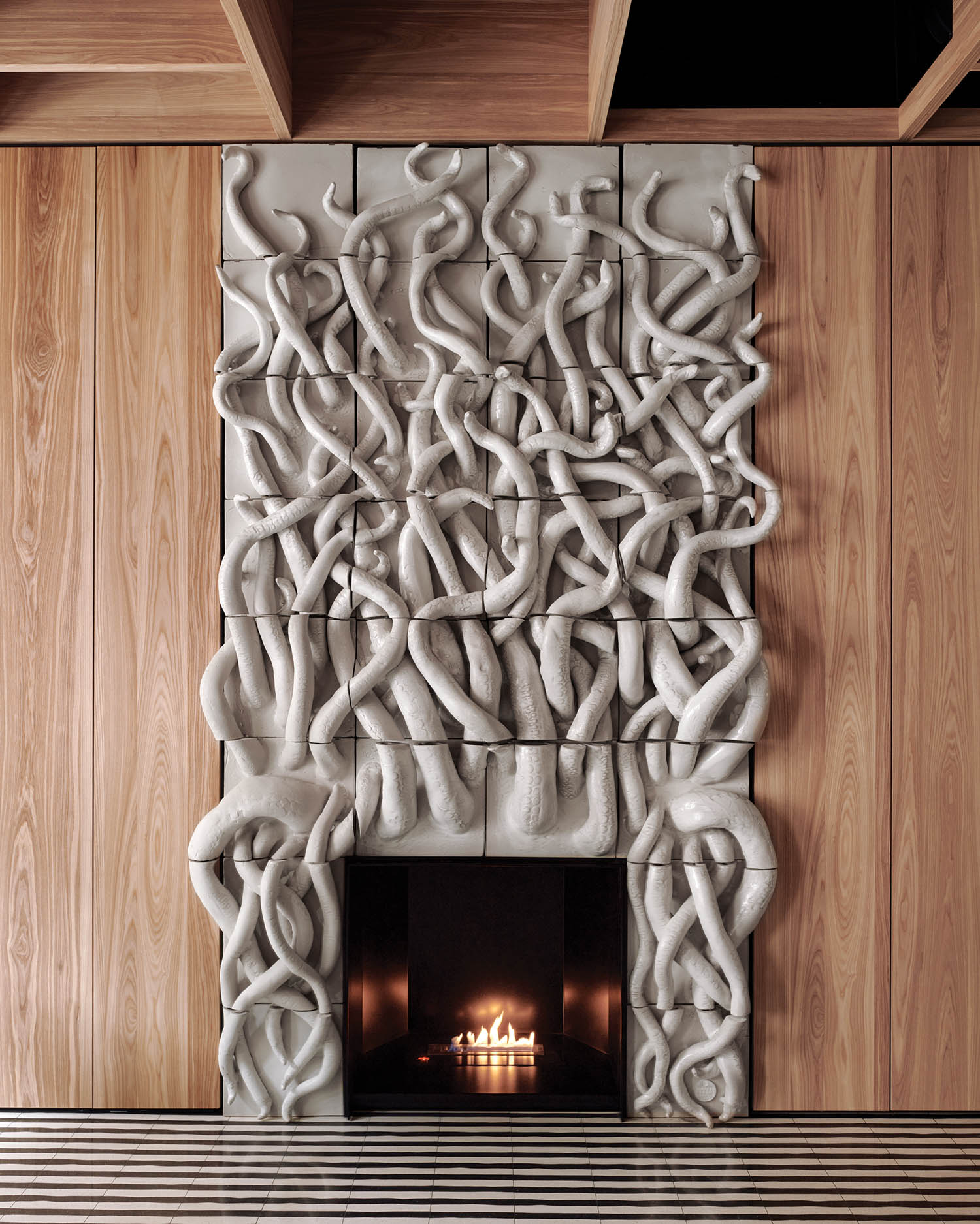 起火场旁触角陶瓷桶