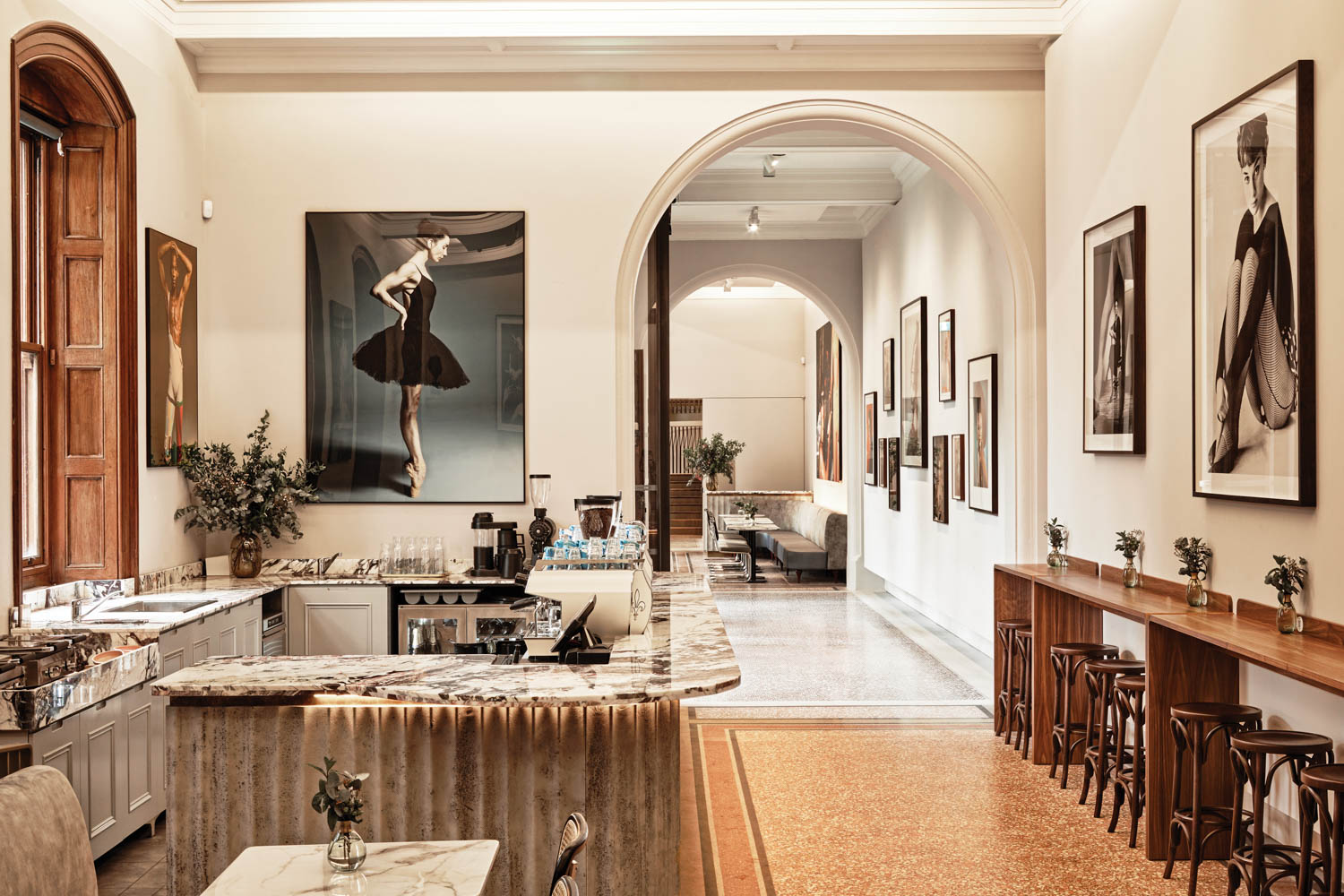 伦敦咖啡馆和酒吧大理石柜台