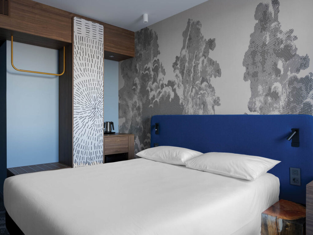 雪林启发画线 西伯利亚酒店客房墙