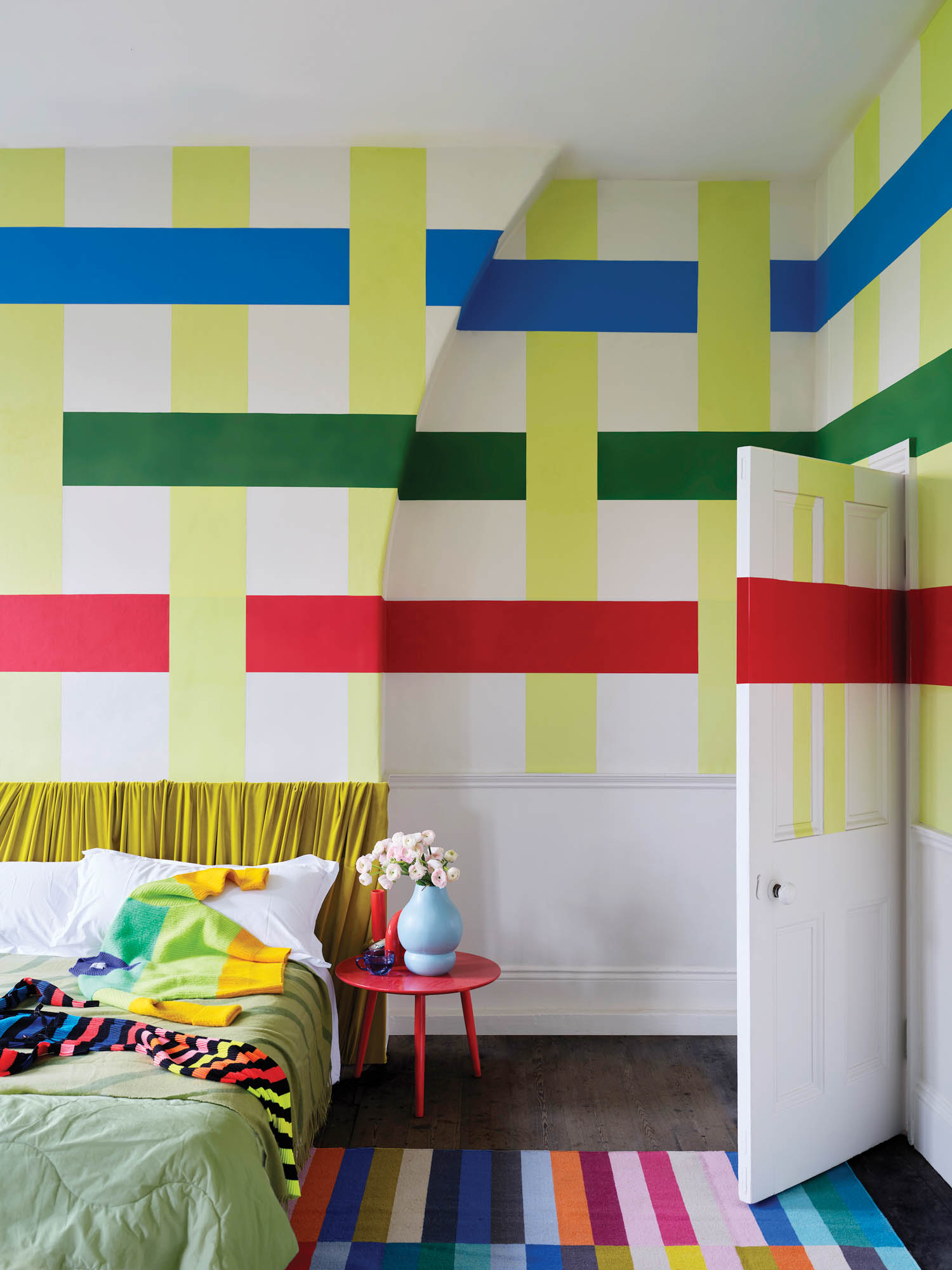 由Christopher John Rogers用墙覆盖法罗球