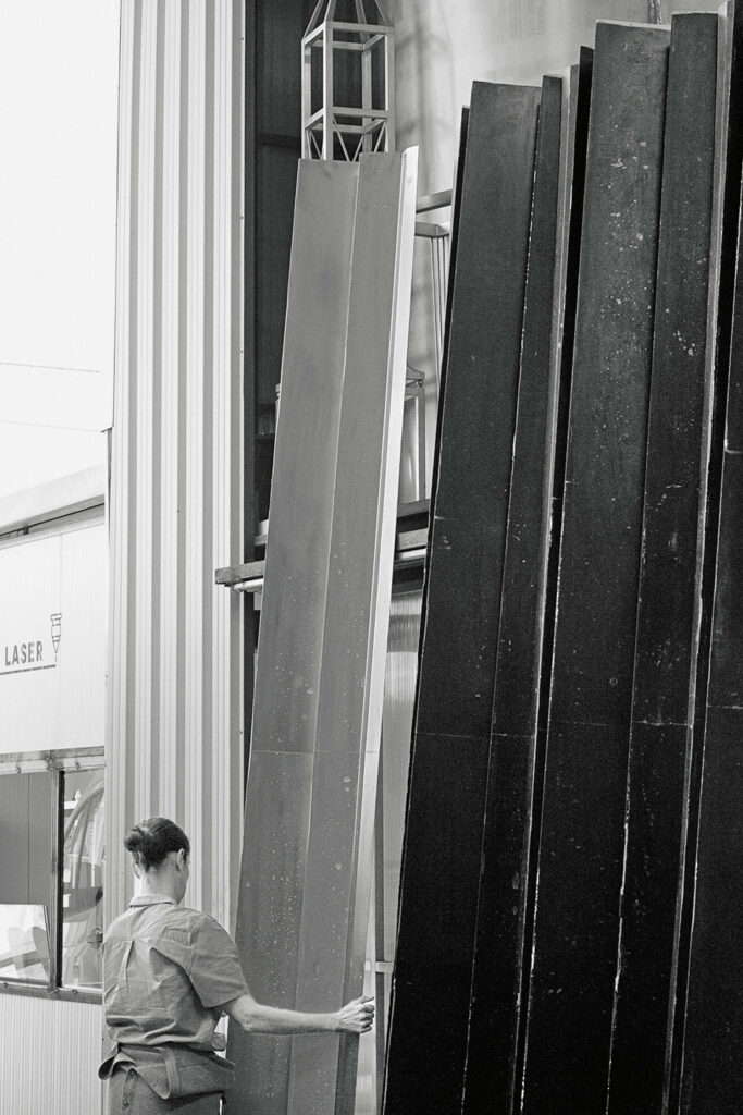 薄层玻璃为安装持有黑丝