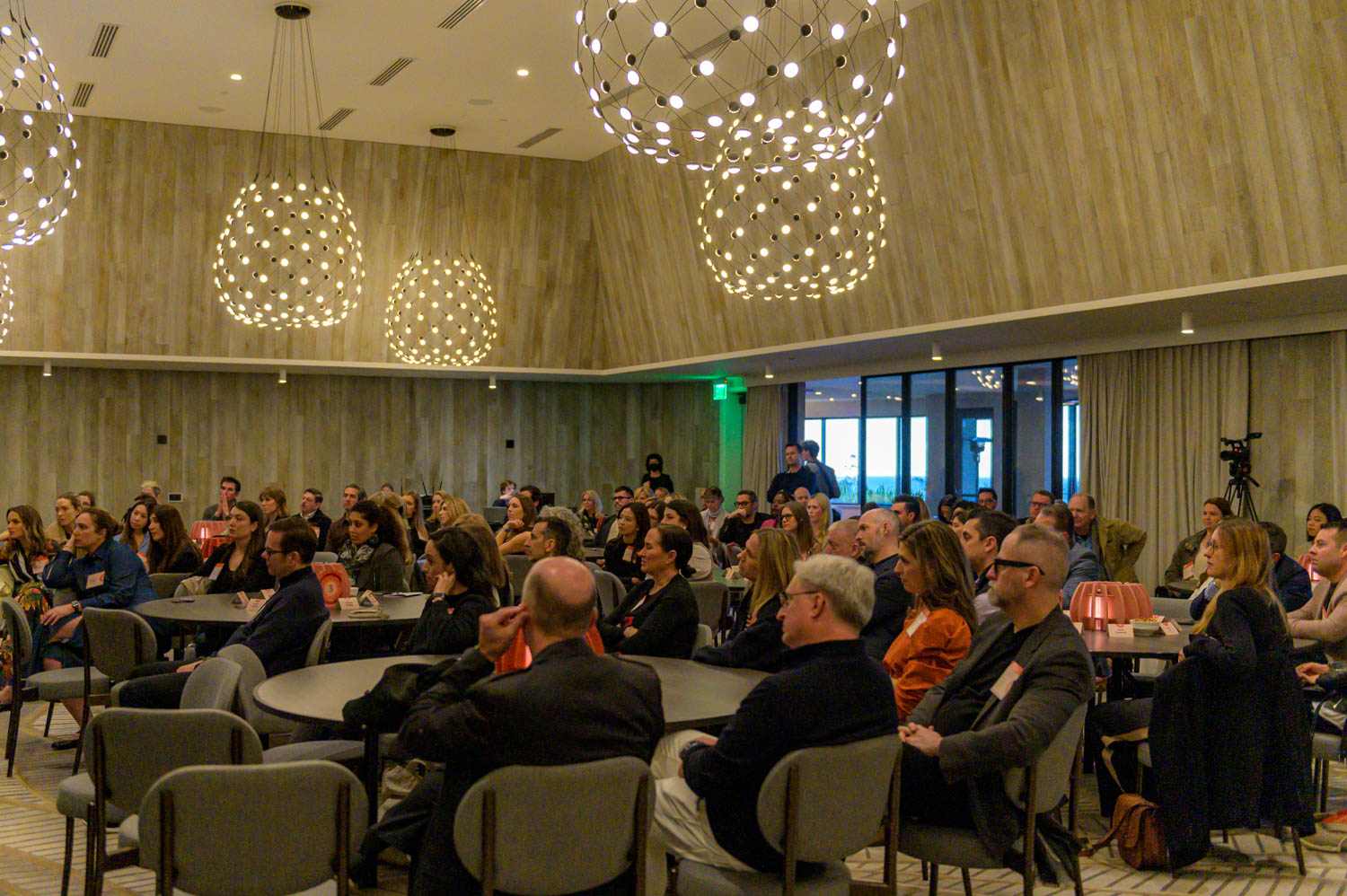 填满室巨人和上位人才